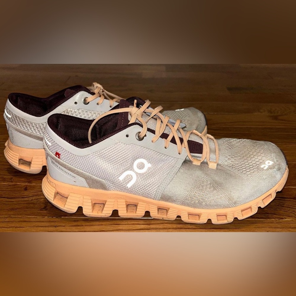 These are on cloud running shoes, Cloud X size 9, in very good condition.